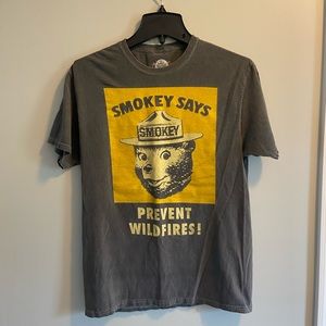 Men’s SMALL Smoky the Bear graphic-T